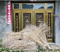 點圖查看下一頁 六成以上農(nóng)村成空心村農(nóng)民“離土不離鄉(xiāng)”如何破題(6)