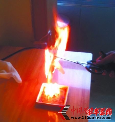 實(shí)驗(yàn)曝5副膠皮手套4副有問題 長期使用或致癌