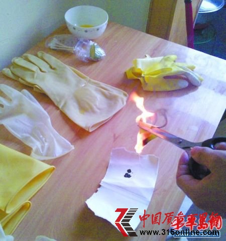 實(shí)驗(yàn)曝5副膠皮手套4副有問題 長期使用或致癌