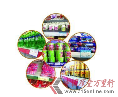 圖為:5A景區(qū)賣6元的紅牛飲料在高速公路服務區(qū)內的售價是10元 記者曲嚴攝 圖為:5A景區(qū)賣6元的紅牛飲料在高速公路服務區(qū)內的售價是10元 記者曲嚴攝